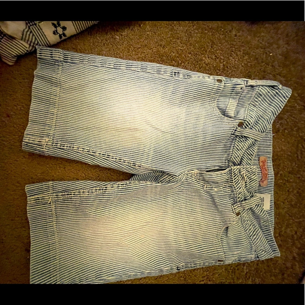 Size 1, Juniors mid length denim shorts